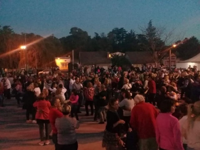 �Bailes en la plaza� en Sierras Bayas